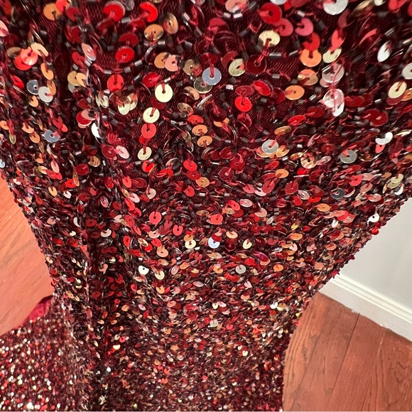 Mac Duggal Embellished Sequined Plunge Scalloped V-Neck Cape Gown Wine - Reemoly - Picture 15 of 17